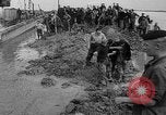 Standbild Baggerarbeiten Oostelijk Flevoland Niederlande, 1957, aus Sekunde 60 historischem Filmmaterial Videoclip 65675056031