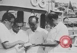 Standbild Seeleute Schiffen Ägypten, 1951, aus Sekunde 14 historischem Filmmaterial Videoclip 65675056032
