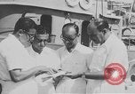 Standbild Seeleute Schiffen Ägypten, 1951, aus Sekunde 18 historischem Filmmaterial Videoclip 65675056032