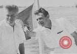 Standbild Seeleute Schiffen Ägypten, 1951, aus Sekunde 31 historischem Filmmaterial Videoclip 65675056032