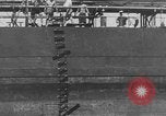 Standbild Seeleute Schiffen Ägypten, 1951, aus Sekunde 44 historischem Filmmaterial Videoclip 65675056032