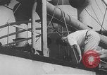 Standbild Seeleute Schiffen Ägypten, 1951, aus Sekunde 50 historischem Filmmaterial Videoclip 65675056032