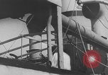 Standbild Seeleute Schiffen Ägypten, 1951, aus Sekunde 51 historischem Filmmaterial Videoclip 65675056032