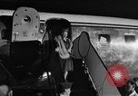 Standbild Königin Elizabeth die Königinmutter Bewertungen Black Watch Regiment Ottawa Ontario Kanada, 1954, aus Sekunde 15 historischem Filmmaterial Videoclip 65675056033