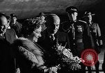 Standbild Königin Elizabeth die Königinmutter Bewertungen Black Watch Regiment Ottawa Ontario Kanada, 1954, aus Sekunde 23 historischem Filmmaterial Videoclip 65675056033