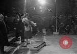 Standbild Königin Elizabeth die Königinmutter Bewertungen Black Watch Regiment Ottawa Ontario Kanada, 1954, aus Sekunde 32 historischem Filmmaterial Videoclip 65675056033