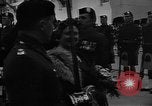Standbild Königin Elizabeth die Königinmutter Bewertungen Black Watch Regiment Ottawa Ontario Kanada, 1954, aus Sekunde 41 historischem Filmmaterial Videoclip 65675056033
