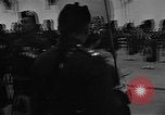 Standbild Königin Elizabeth die Königinmutter Bewertungen Black Watch Regiment Ottawa Ontario Kanada, 1954, aus Sekunde 42 historischem Filmmaterial Videoclip 65675056033