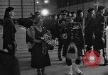 Standbild Königin Elizabeth die Königinmutter Bewertungen Black Watch Regiment Ottawa Ontario Kanada, 1954, aus Sekunde 47 historischem Filmmaterial Videoclip 65675056033