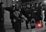 Standbild Königin Elizabeth die Königinmutter Bewertungen Black Watch Regiment Ottawa Ontario Kanada, 1954, aus Sekunde 48 historischem Filmmaterial Videoclip 65675056033
