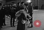 Standbild Königin Elizabeth die Königinmutter Bewertungen Black Watch Regiment Ottawa Ontario Kanada, 1954, aus Sekunde 50 historischem Filmmaterial Videoclip 65675056033
