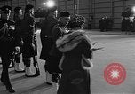 Standbild Königin Elizabeth die Königinmutter Bewertungen Black Watch Regiment Ottawa Ontario Kanada, 1954, aus Sekunde 51 historischem Filmmaterial Videoclip 65675056033