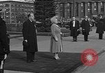 Standbild britische Königin Mutter Ottawa Ontario Kanada, 1954, aus Sekunde 16 historischem Filmmaterial Videoclip 65675056034