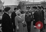 Standbild britische Königin Mutter Ottawa Ontario Kanada, 1954, aus Sekunde 39 historischem Filmmaterial Videoclip 65675056034
