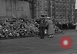Standbild britische Königin Mutter Ottawa Ontario Kanada, 1954, aus Sekunde 55 historischem Filmmaterial Videoclip 65675056034