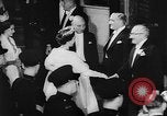 Standbild Royal Command Performance London England Vereinigtes Königreich, 1954, aus Sekunde 27 historischem Filmmaterial Videoclip 65675056037