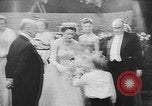 Standbild Royal Command Performance London England Vereinigtes Königreich, 1954, aus Sekunde 51 historischem Filmmaterial Videoclip 65675056037
