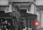 Image Statue du Roi George VI dévoilé sur Trafalgar Jour London England Royaume-Uni, 1955, de la seconde 24 séquences d'archives historiques vidéo 65675056041