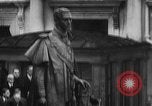 Image Statue du Roi George VI dévoilé sur Trafalgar Jour London England Royaume-Uni, 1955, de la seconde 33 séquences d'archives historiques vidéo 65675056041