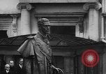 Image Statue du Roi George VI dévoilé sur Trafalgar Jour London England Royaume-Uni, 1955, de la seconde 34 séquences d'archives historiques vidéo 65675056041