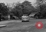 Standbild Kaiser Hirohito visits Tokyo Japan zoo Tokyo Japan, 1950, aus Sekunde 5 historischem Filmmaterial Videoclip 65675056053