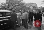 Standbild Kaiser Hirohito visits Tokyo Japan zoo Tokyo Japan, 1950, aus Sekunde 13 historischem Filmmaterial Videoclip 65675056053