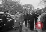 Standbild Kaiser Hirohito visits Tokyo Japan zoo Tokyo Japan, 1950, aus Sekunde 16 historischem Filmmaterial Videoclip 65675056053