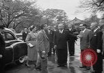 Standbild Kaiser Hirohito visits Tokyo Japan zoo Tokyo Japan, 1950, aus Sekunde 17 historischem Filmmaterial Videoclip 65675056053