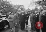 Standbild Kaiser Hirohito visits Tokyo Japan zoo Tokyo Japan, 1950, aus Sekunde 18 historischem Filmmaterial Videoclip 65675056053