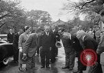 Standbild Kaiser Hirohito visits Tokyo Japan zoo Tokyo Japan, 1950, aus Sekunde 19 historischem Filmmaterial Videoclip 65675056053