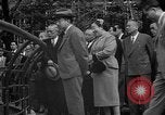 Standbild Kaiser Hirohito visits Tokyo Japan zoo Tokyo Japan, 1950, aus Sekunde 45 historischem Filmmaterial Videoclip 65675056053