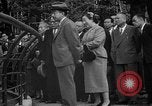 Standbild Kaiser Hirohito visits Tokyo Japan zoo Tokyo Japan, 1950, aus Sekunde 47 historischem Filmmaterial Videoclip 65675056053