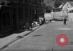Immagine di Razioni alimentari in Germania dopo la seconda guerra mondiale Wiesbaden Germania, 1946, secondo 6 filmato di repertorio 65675056075
