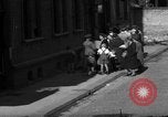 Immagine di Razioni alimentari in Germania dopo la seconda guerra mondiale Wiesbaden Germania, 1946, secondo 20 filmato di repertorio 65675056075