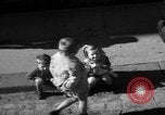 Immagine di Razioni alimentari in Germania dopo la seconda guerra mondiale Wiesbaden Germania, 1946, secondo 50 filmato di repertorio 65675056075