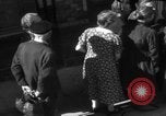 Immagine di Razioni alimentari in Germania dopo la seconda guerra mondiale Wiesbaden Germania, 1946, secondo 61 filmato di repertorio 65675056075