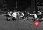 Immagine di Bambini Germania, 1946, secondo 24 filmato di repertorio 65675056078