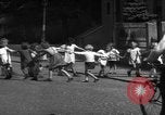 Immagine di Bambini Germania, 1946, secondo 27 filmato di repertorio 65675056078