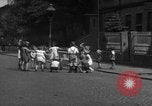 Immagine di Bambini Germania, 1946, secondo 48 filmato di repertorio 65675056078