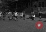 Immagine di Bambini Germania, 1946, secondo 56 filmato di repertorio 65675056078