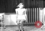 Standbild Kinder mit Haut Infektionen Deutschland, 1946, aus Sekunde 50 historischem Filmmaterial Videoclip 65675056080
