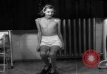 Standbild Kinder mit Haut Infektionen Deutschland, 1946, aus Sekunde 54 historischem Filmmaterial Videoclip 65675056080