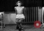 Standbild Kinder mit Haut Infektionen Deutschland, 1946, aus Sekunde 57 historischem Filmmaterial Videoclip 65675056080
