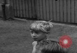 Standbild Black Market Operator Deutschland, 1946, aus Sekunde 15 historischem Filmmaterial Videoclip 65675056081