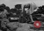 Standbild Menschen Suche durch dump Deutschland, 1946, aus Sekunde 50 historischem Filmmaterial Videoclip 65675056082