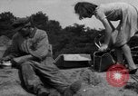 Standbild Menschen Suche durch dump Deutschland, 1946, aus Sekunde 54 historischem Filmmaterial Videoclip 65675056082