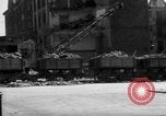 Standbild Bombenschäden und Wiederaufbau in München nach dem Krieg München Deutschland, 1946, aus Sekunde 16 historischem Filmmaterial Videoclip 65675056085