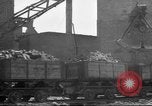 Standbild Bombenschäden und Wiederaufbau in München nach dem Krieg München Deutschland, 1946, aus Sekunde 28 historischem Filmmaterial Videoclip 65675056085