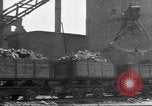 Standbild Bombenschäden und Wiederaufbau in München nach dem Krieg München Deutschland, 1946, aus Sekunde 29 historischem Filmmaterial Videoclip 65675056085