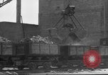 Standbild Bombenschäden und Wiederaufbau in München nach dem Krieg München Deutschland, 1946, aus Sekunde 32 historischem Filmmaterial Videoclip 65675056085